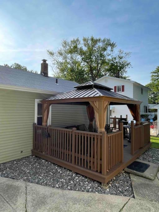 Cozy Mosaic Cottage Eastlake Exterior foto