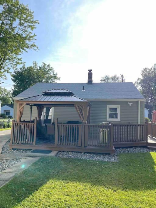 Cozy Mosaic Cottage Eastlake Exterior foto