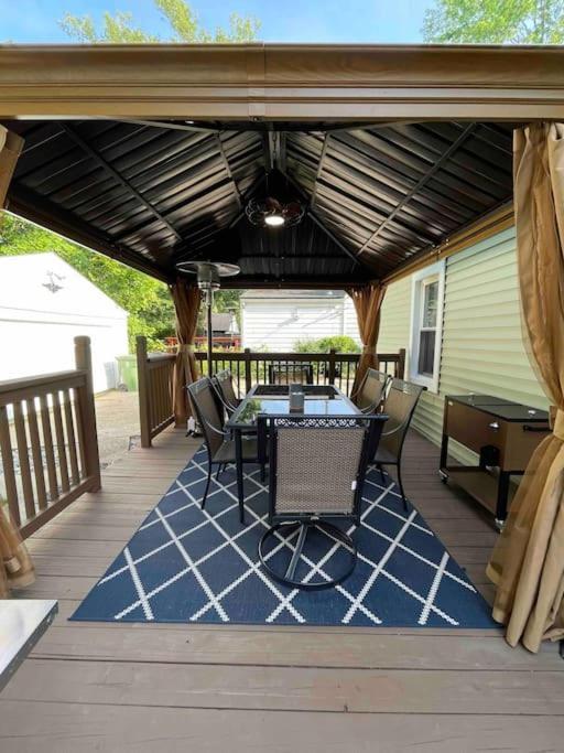 Cozy Mosaic Cottage Eastlake Exterior foto