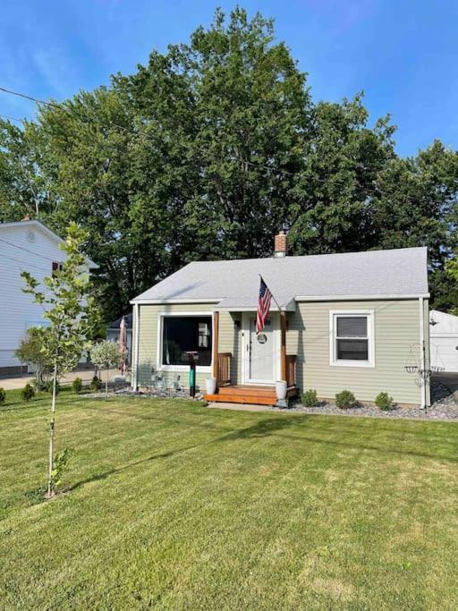 Cozy Mosaic Cottage Eastlake Exterior foto