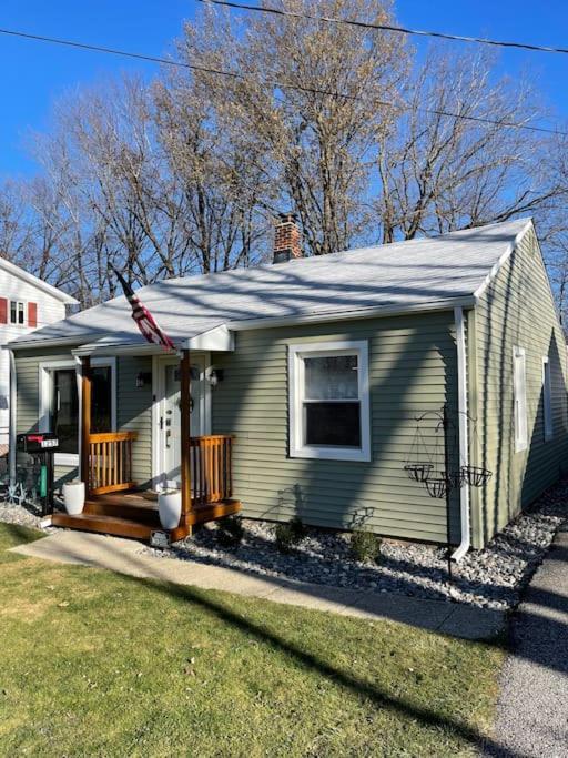 Cozy Mosaic Cottage Eastlake Exterior foto